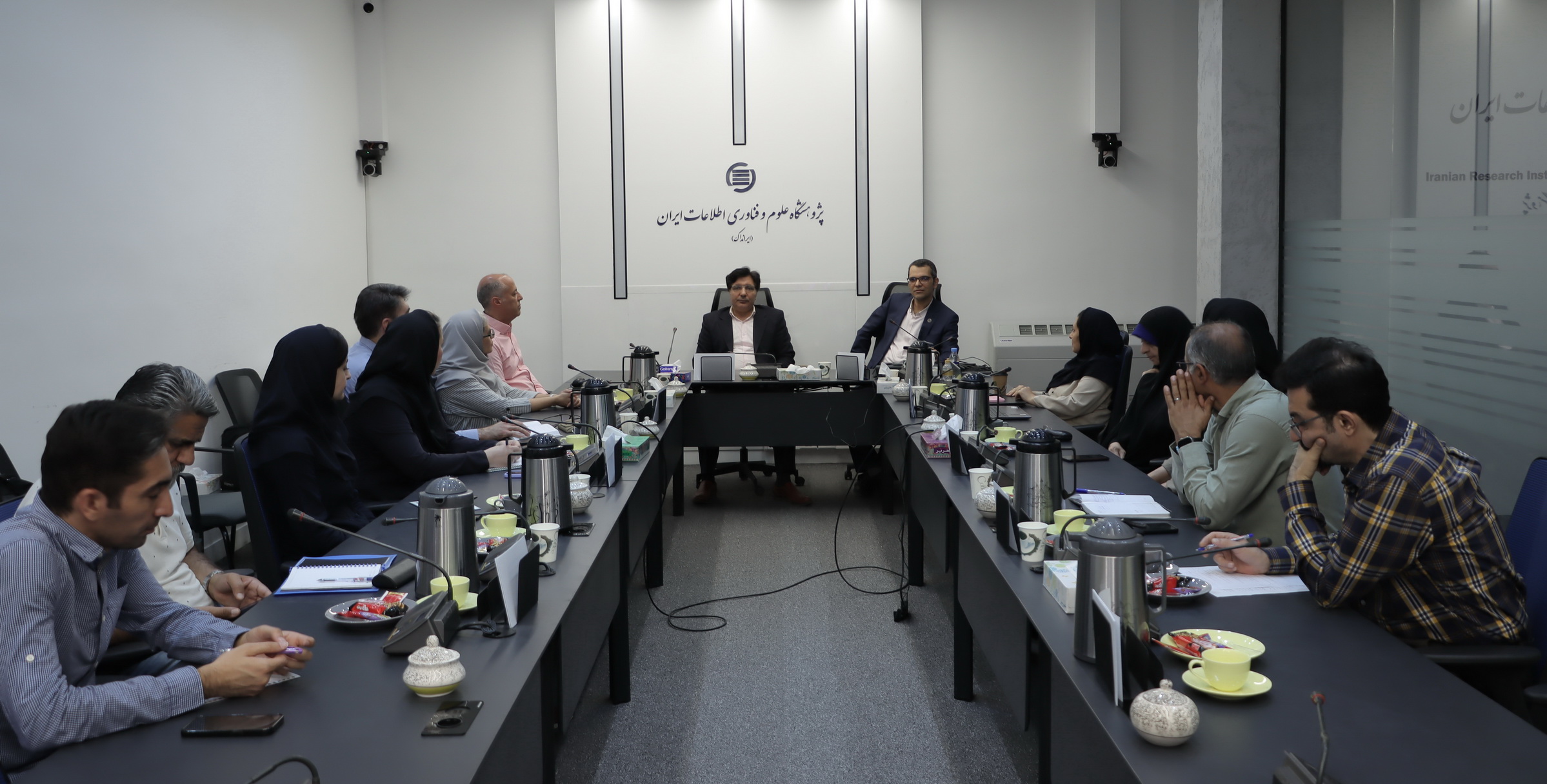 مدیران مرکز آرشیو ایران خودرو از ایرانداک بازدید کردند