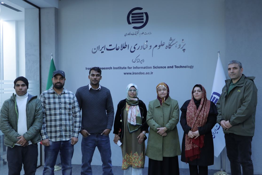 دانشجویان بنیاد سعدی از ایرانداک بازدید کردند