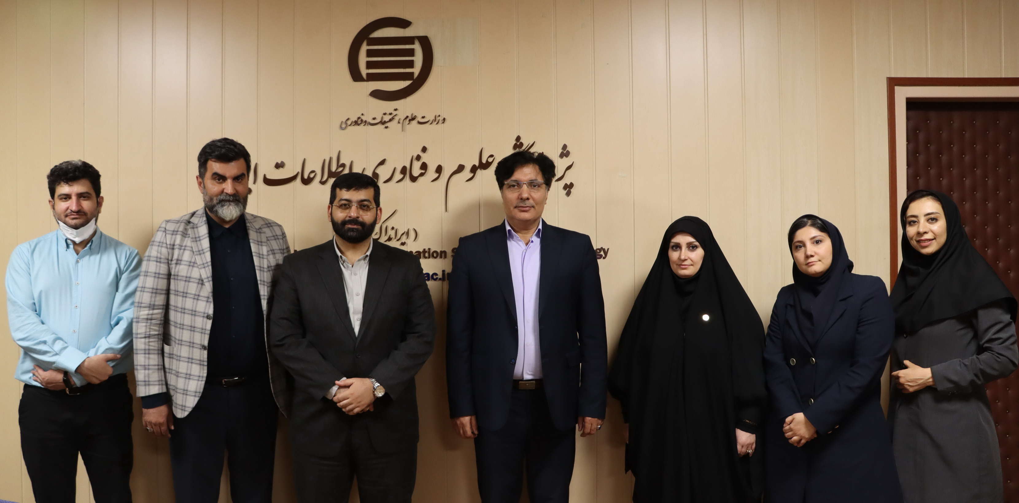 نشست مشترک ایرانداک و پارک علم و فناوری استان آذربایجان شرقی برگزار شد