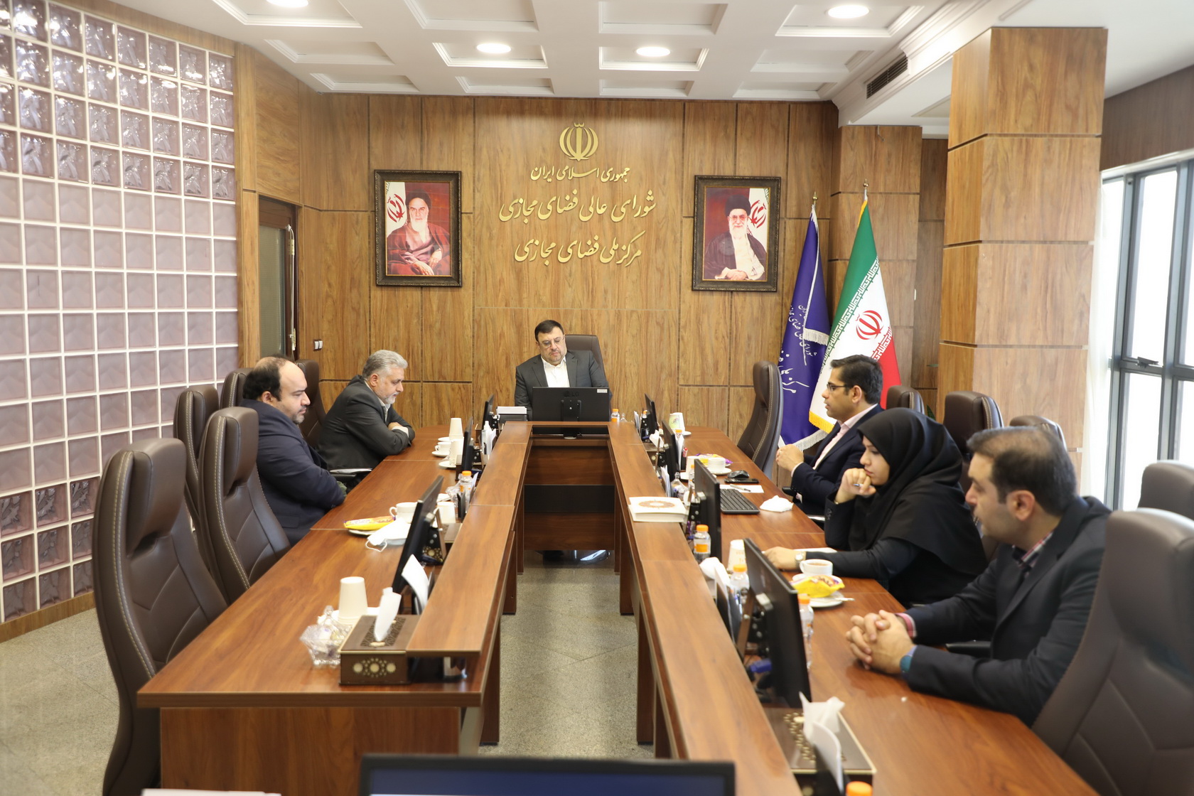 نشست مشترک اعضای هیئت علمی ایرانداک با دبیر شورای‌عالی و رئیس مرکز ملی فضای مجازی 