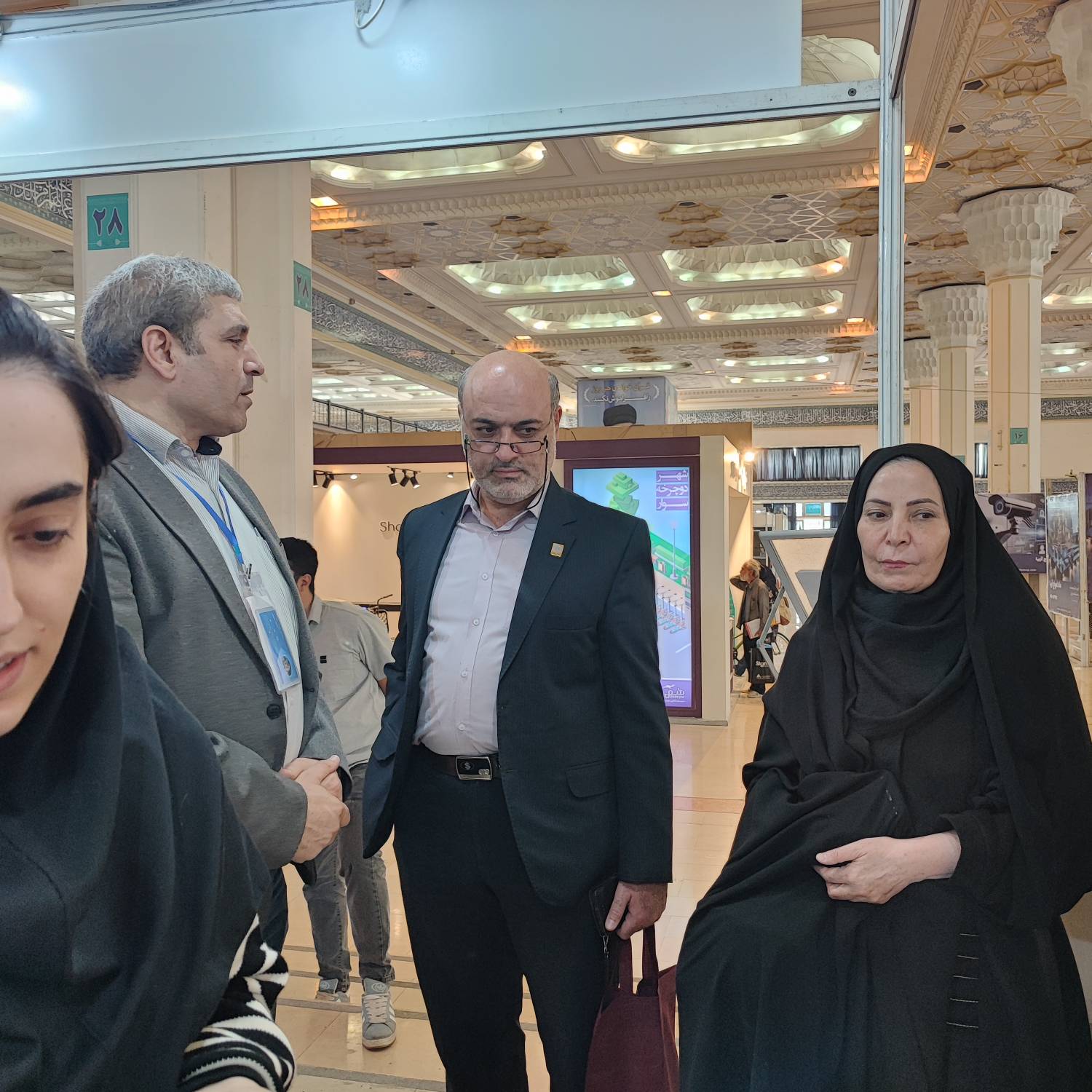 اعضای شورای شهر یزد از غرفه ایرانداک بازدید کردند