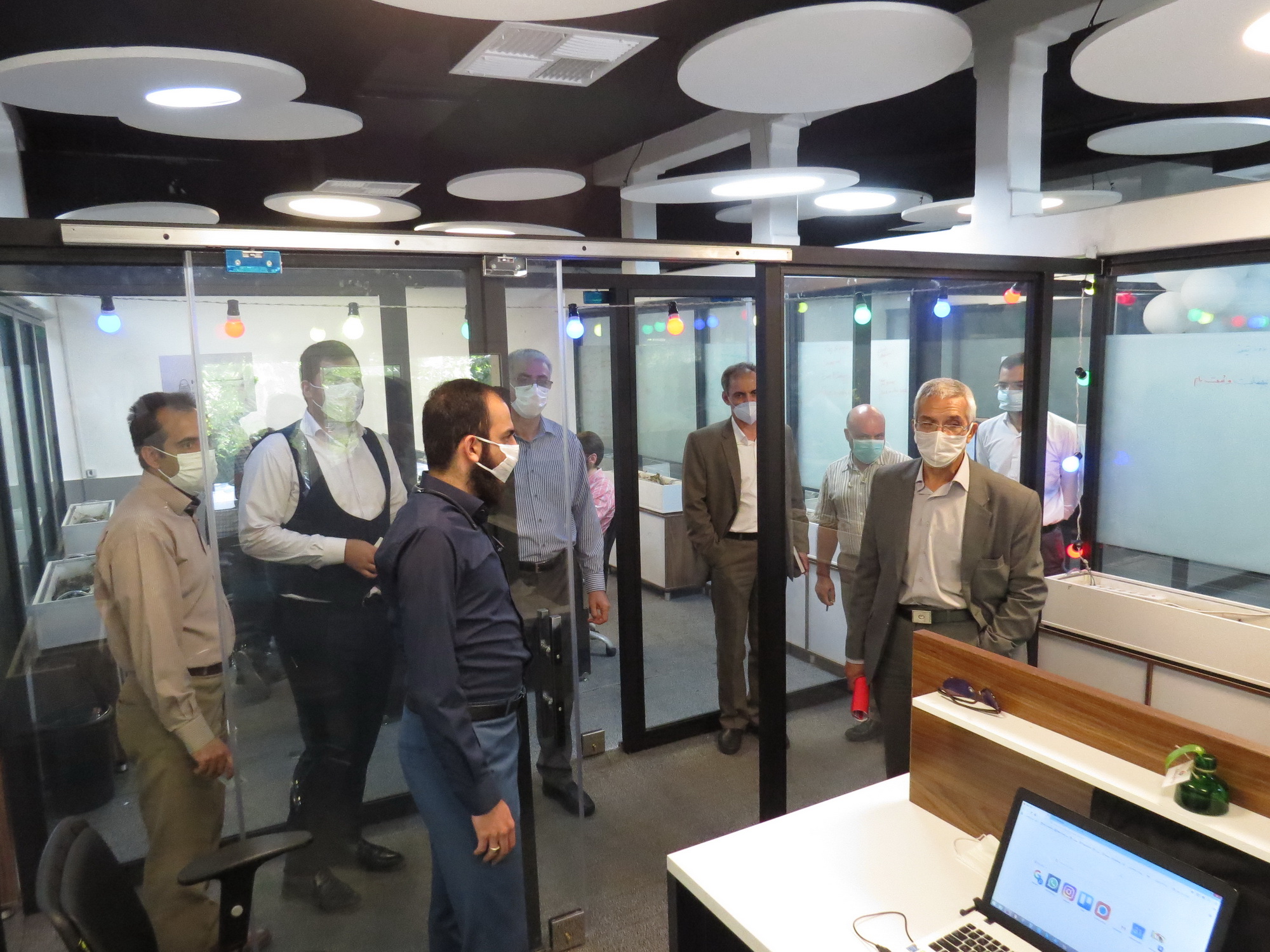 معاون پژوهش و فناوری وزارت علوم، تحقیقات، و فناوری از ایرانداک بازدید کرد