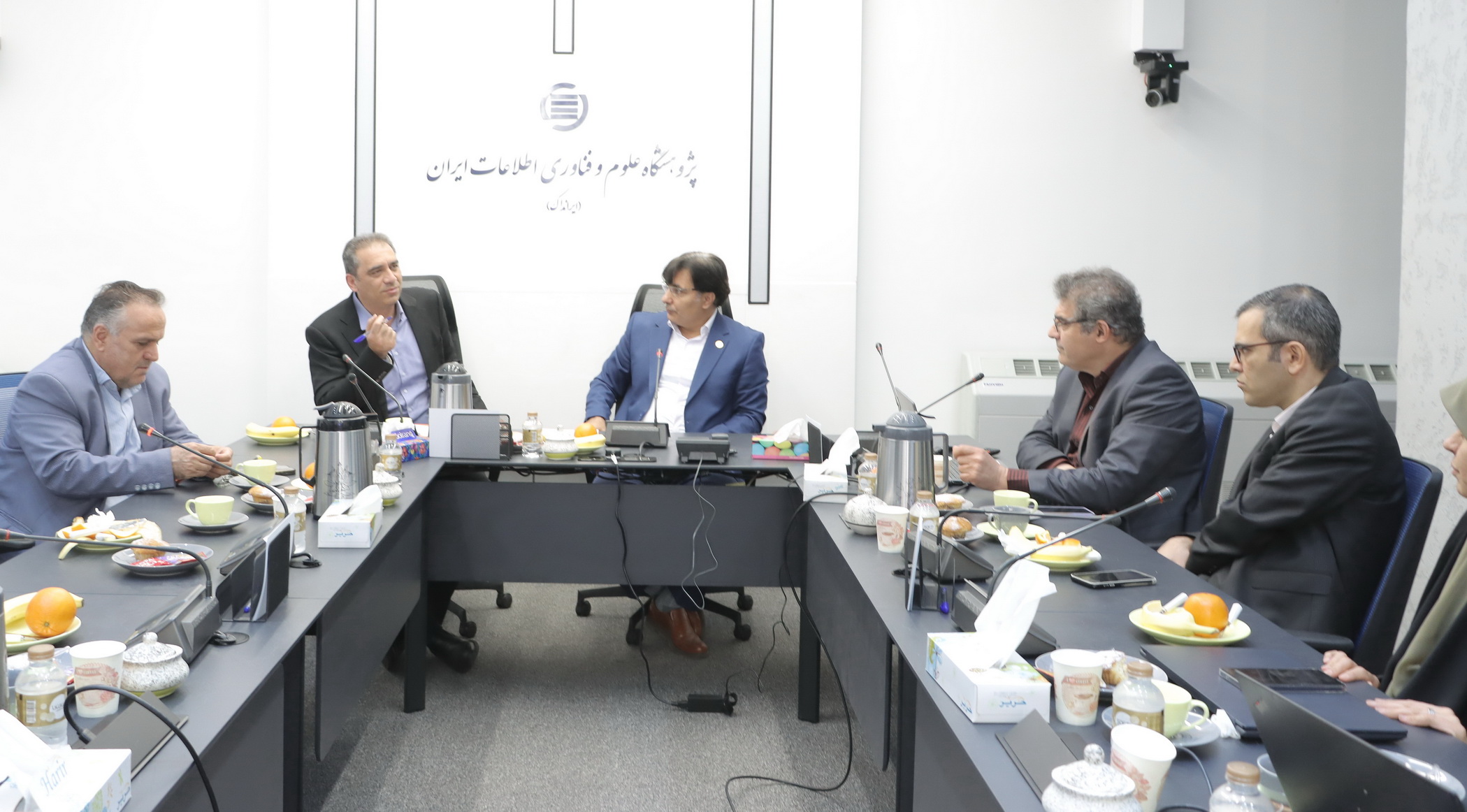 بازدید مدیر تحقیق و پژوهش شرکت گل‌گهر، از ایرانداک 