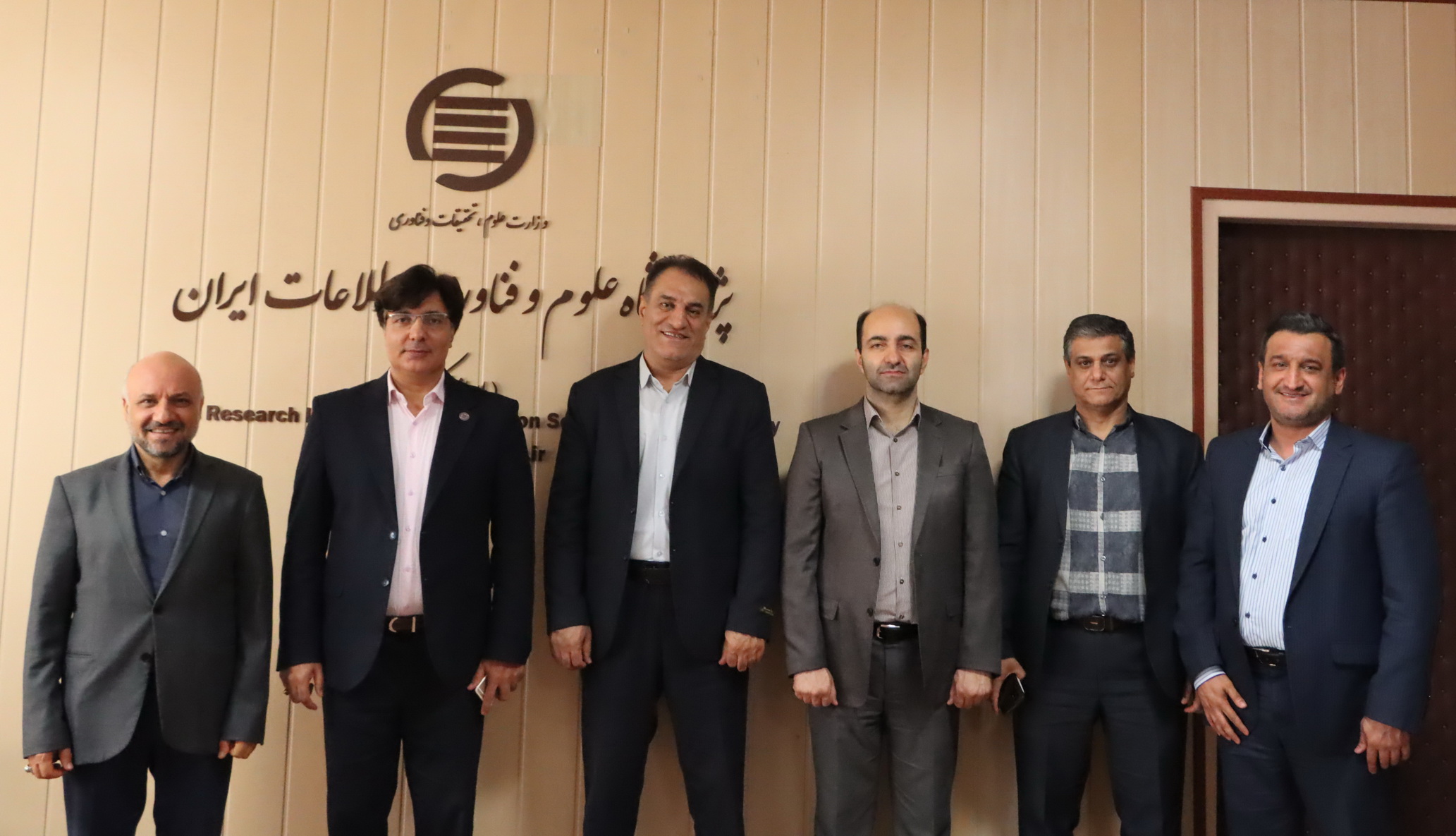 نشست همکاری با مرکز مطالعات و همکاری‌های علمی بین‌المللی در ایرانداک برگزار شد 