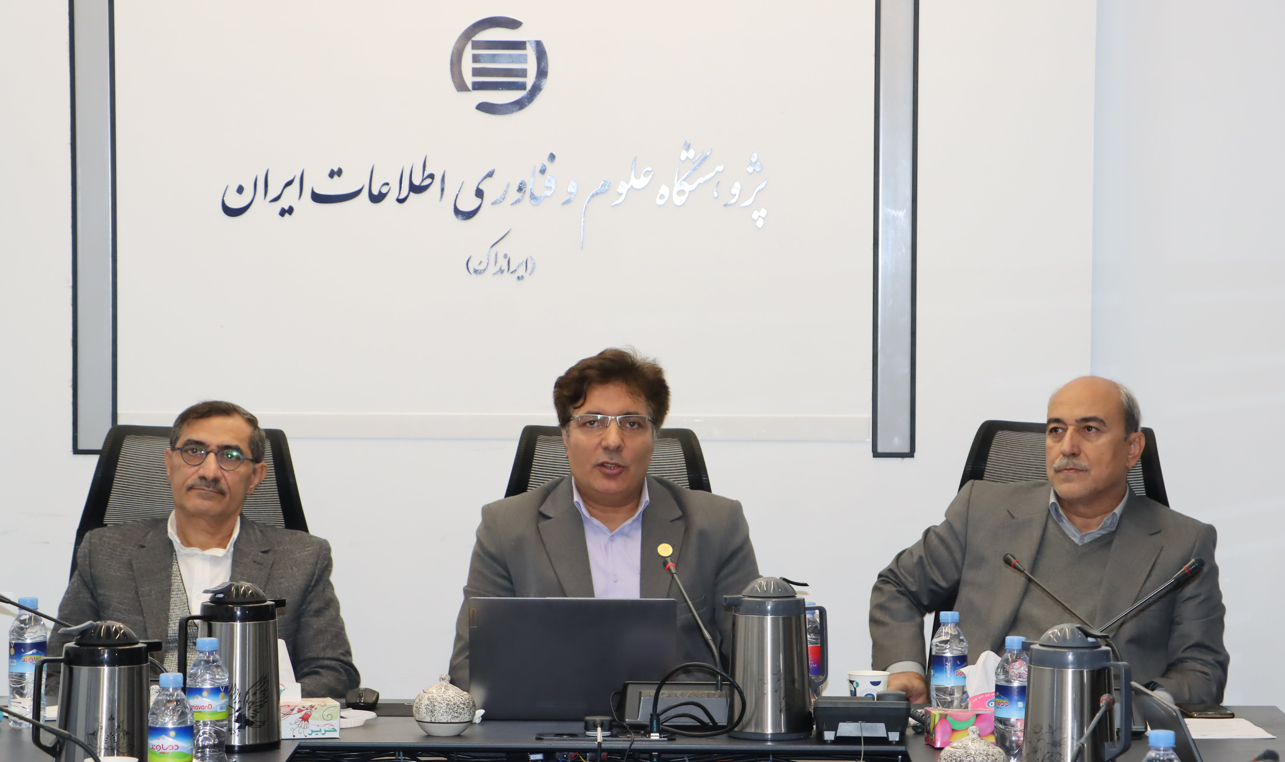 مسائل و مشکلات آتی و کنونی کشورمان را در اولویت سنجش عملکرد نقشه جامع کشور در نظر بگیریم 