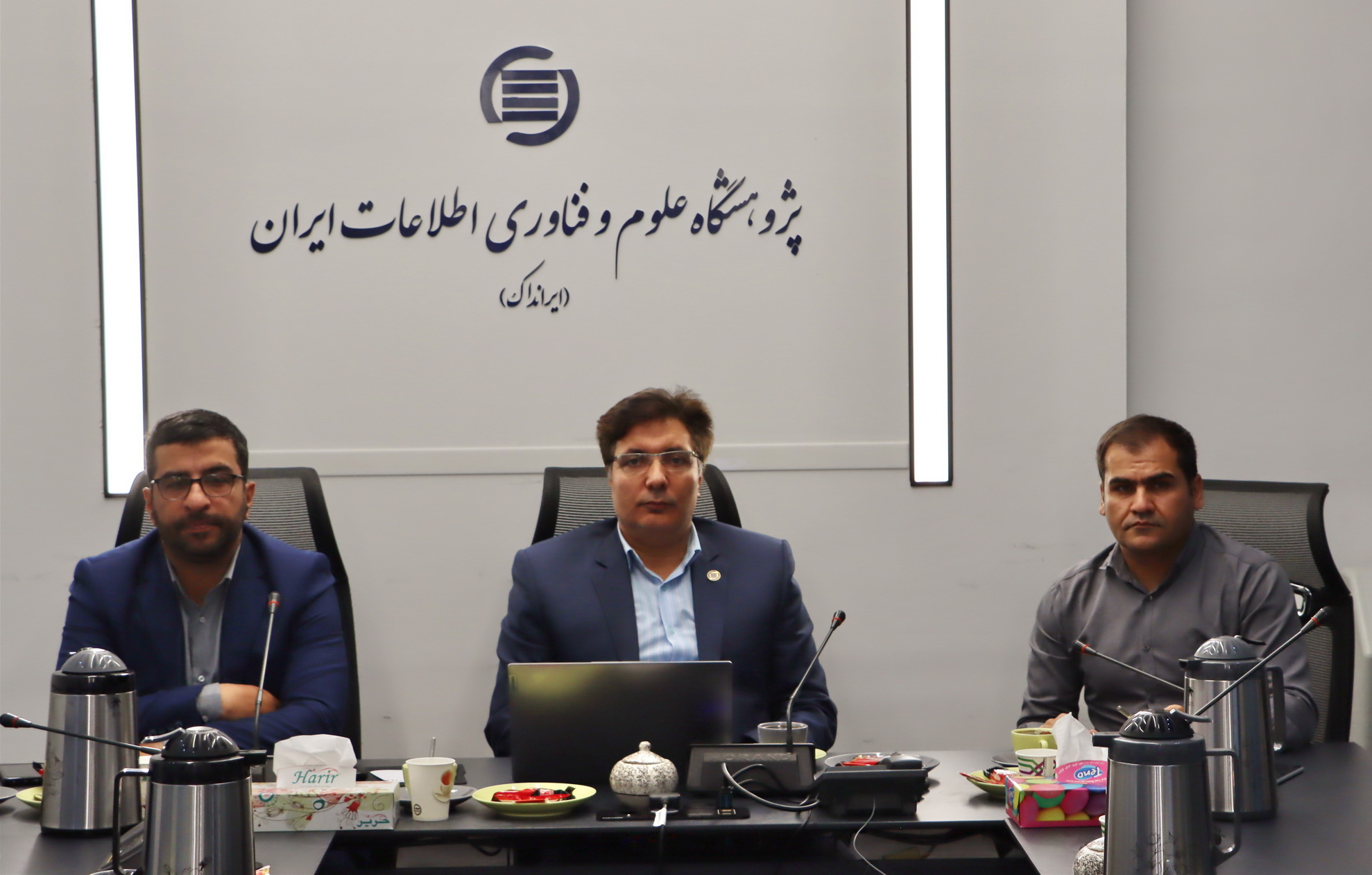 در نظام علم و فناوری دچار تورم قوانین و مقررات هستیم