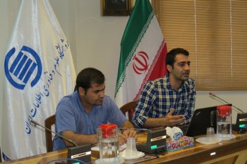 استخراج خودکار کلمات کلیدی از متون علمی فارسی