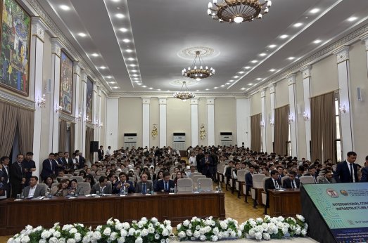 رئیس پژوهشگاه در کنفرانس ICIST 2006  در ازبکستان سخنرانی کرد. 