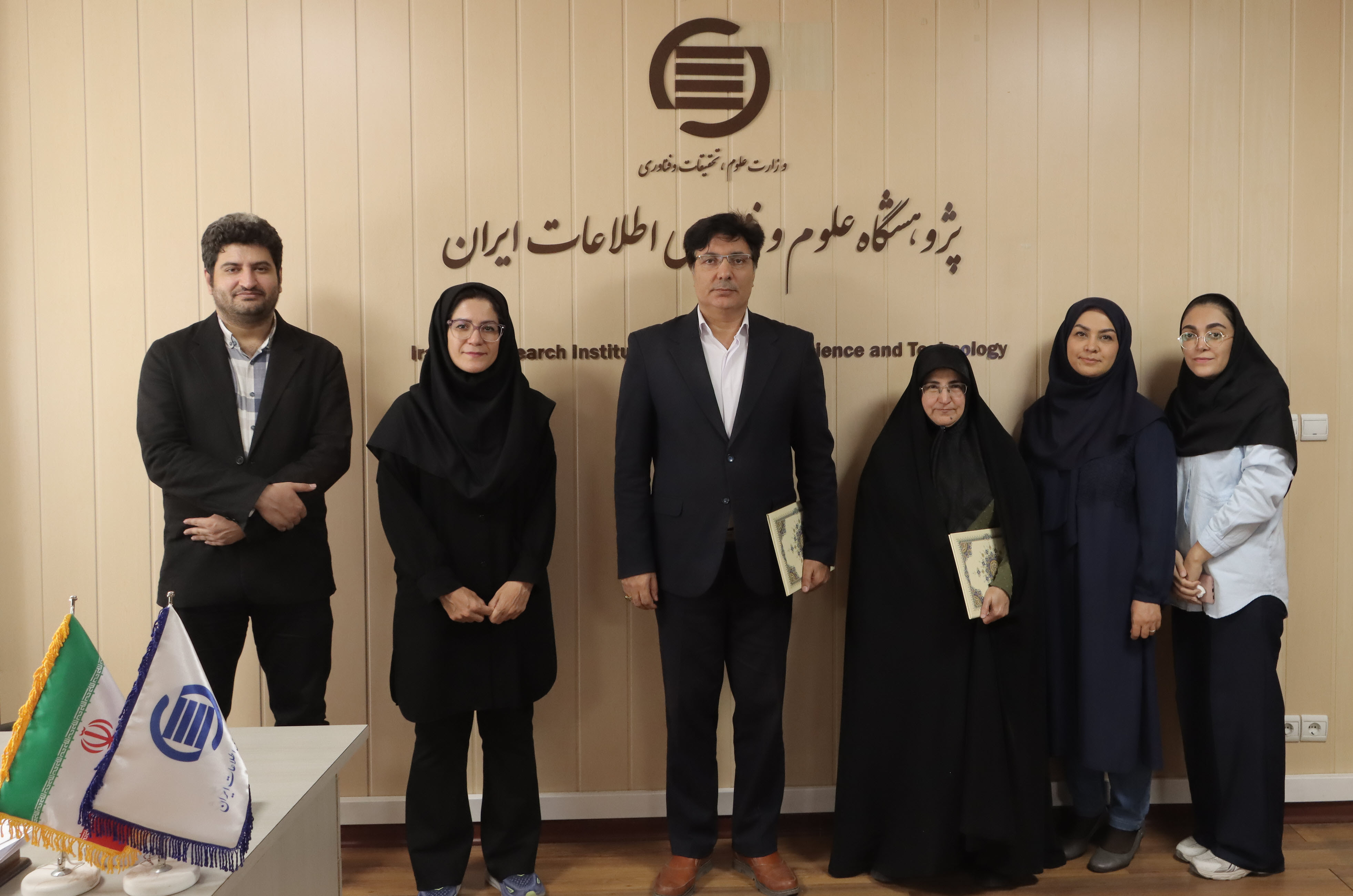 تفاهم‌نامه همکاری‌ میان ایرانداک و انجمن ترویج علم ایران بسته شد